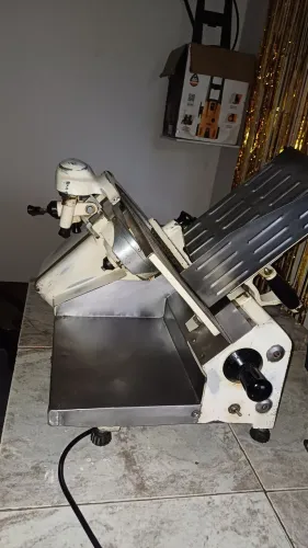 Máquina de fatiar frios usado