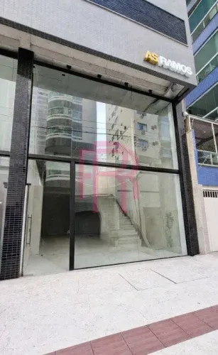 Sala comercial NOVA com mezanino para locação em Balneário Camboriú.