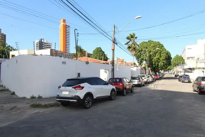 IMPERDÍVEL! Excelente imóvel comercial com 4 salas, 2 wcs, copa, 5 vagas privativas sendo 