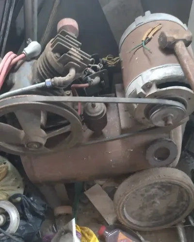 Compressor de Ar com Transmissão por Correia e Motor Elétrico (Com Rodas)