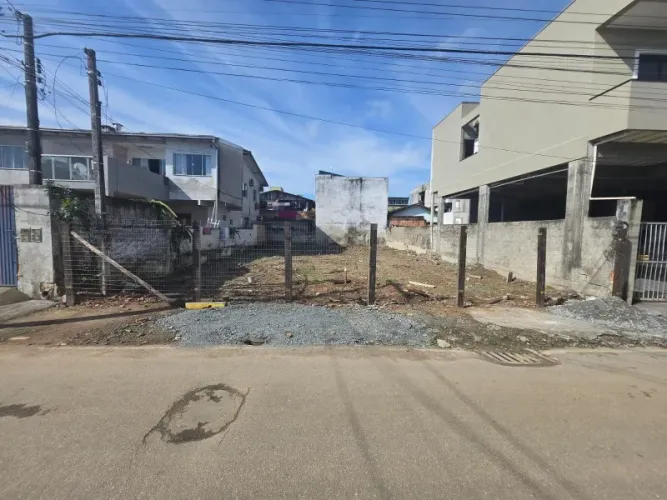 Terreno com 300m² 12x25 - Balneário Camboriu