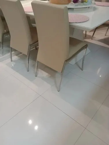 Conjunto de 4 cadeiras para mesa de jantar, inox e em corino.