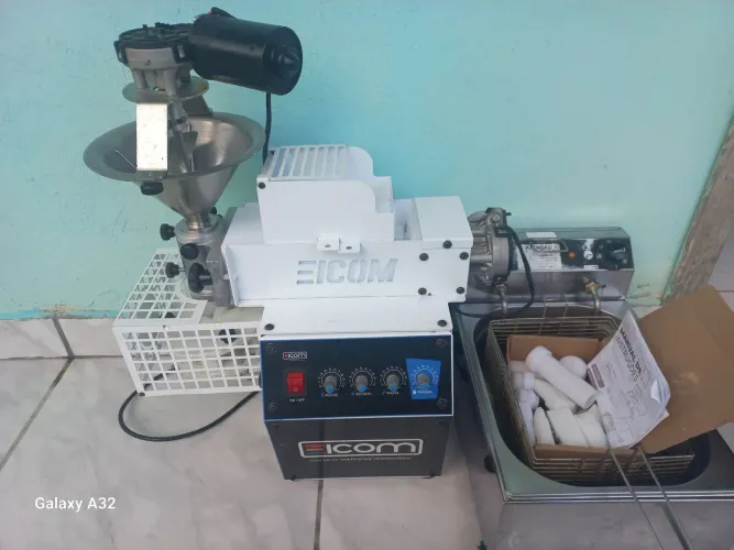 Maquina de salgados