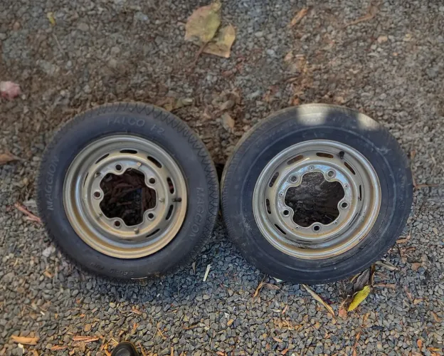 Rodas 5 furos fusca Originais com Pneu