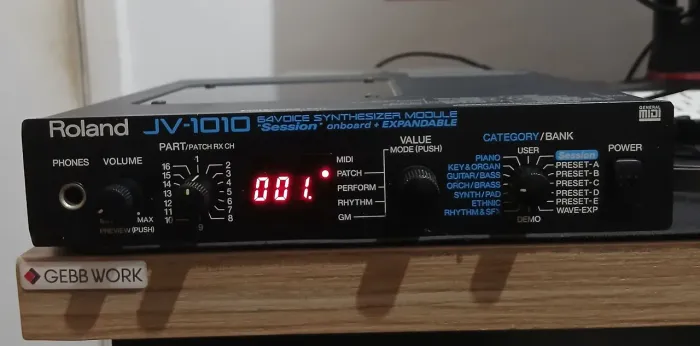 Roland JV-1010