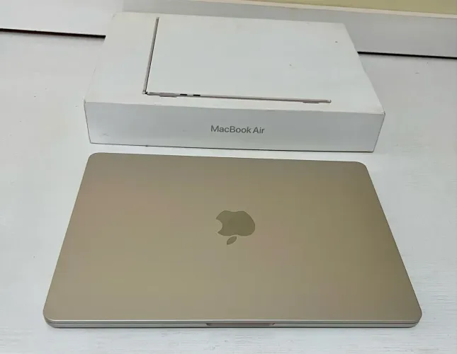 MacBook Air M4 - 16 / 256 - garantia até 01/2027 - cor starlight - 