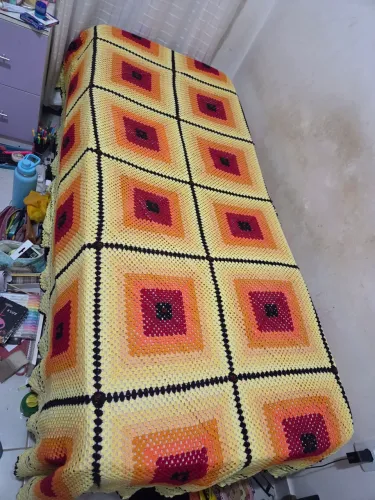 Colcha de cama de solteiro feita em crochê