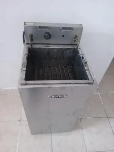 Fritadeira Grande eletrica. Agua e Oleo
