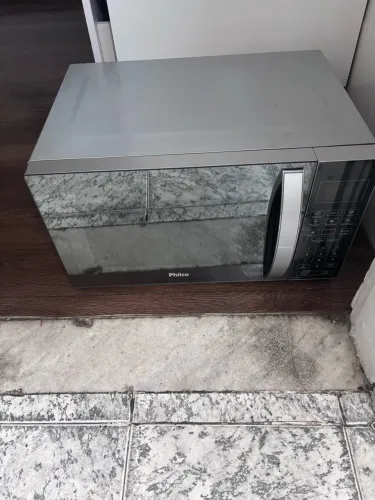 Micro-ondas Philco Espelhado (Com Defeito / Para Retirada de Peças ou Conserto)