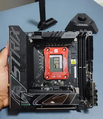 PLACA-MÃE ASUS ROG STRIX Z790-I GAMING WIFI