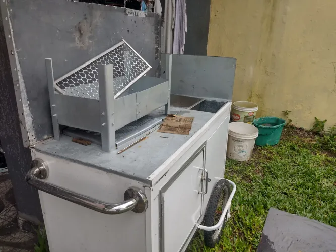 VENDE.SE CARRINHO DE CHURRASQUINHO