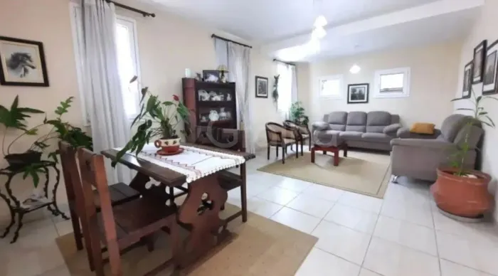 Casa Residencial de 225m² com 4 quartos no Morro das Pedras