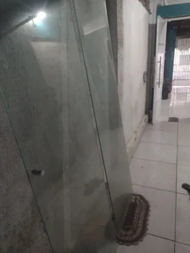 Vende se um box