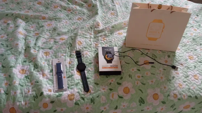 Smartwatch PEJE zw10 amoled acompanhado de pulseira de brinde, carregador, caixa e sacola