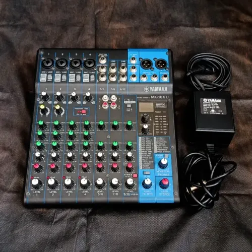 Mesa de Som Yamaha MG10XU 10 Canais