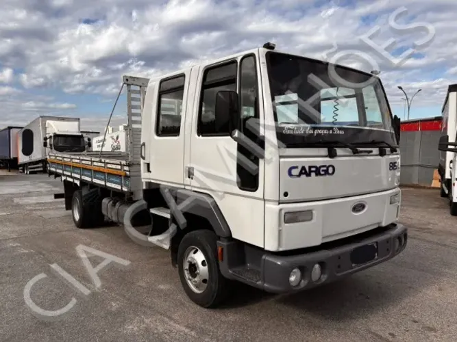 FORD CARGO 815 TOP LINE CD PARA 7 LUGARES ANO 2006 CARROCERIA 4,80M