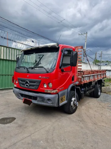 Caminhão Mercedes Benz Accelo 1016 ano 2014 carroceria de madeira