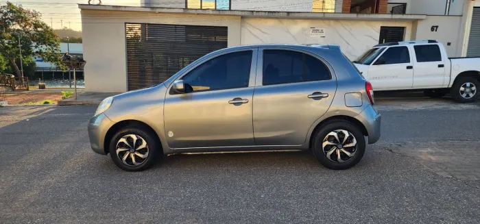 Nissan March S 1.0 16V Flex Fuel 5P 2013