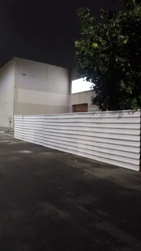 Tapume Metálico Galvanizado para Obra - Ótimo Estado - Pronto para Uso