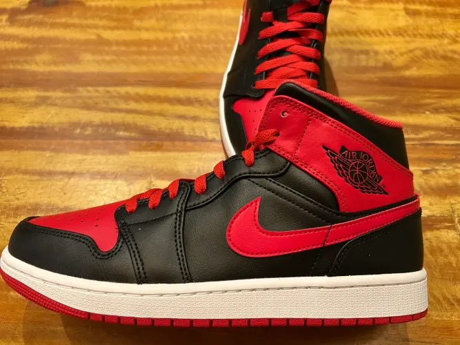 Nike Air Jordan 1 Mid - Novo sem uso