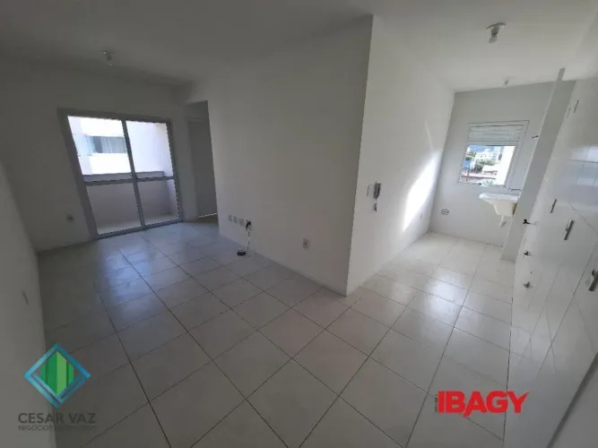 Ótimo apartamento no bairro Aririú em Palhoça.