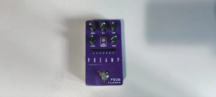 Pedal de guitarra Flamma Preamp FS06 para simulação de amplificador