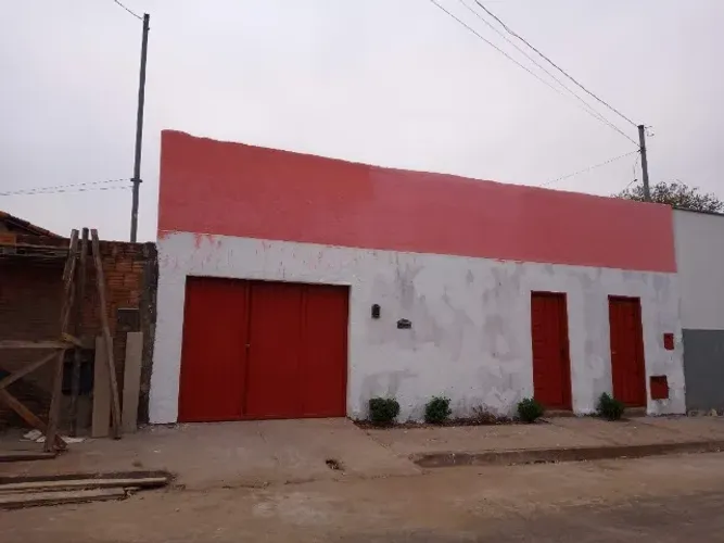 CASA COM 3 QTS E 2 COZINHAS (UMA EXTERNA AZULEJADA) - OPORTUNIDADE!