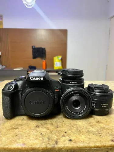 Canon EOS Rebel T7 + Lentes