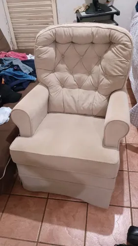 Poltrona inclinável e giratória