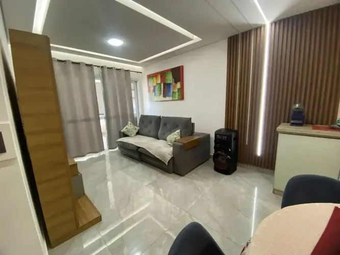 Imóvel para venda possui 80m2 com 2 quartos em Guilhermina - Praia Grande - SP