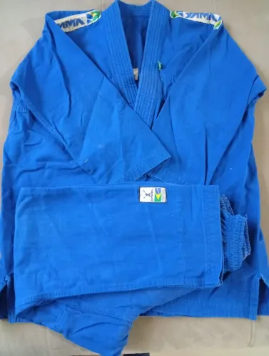 Kimono Yamá light azul M4 12 anos