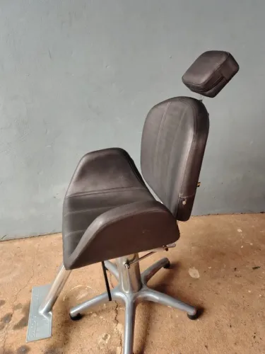 Cadeira de salão profissional Obs: Troco por TV