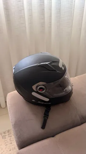 Capacete preto LS2