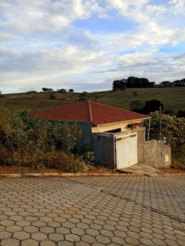 VENDE CASA - DESTERRO DE ENTRE RIOS/MG