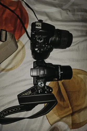 Vende-se duas câmeras