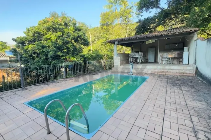 VENDO casa com área goumert completa em Lavras - Rio Bonito/RJ