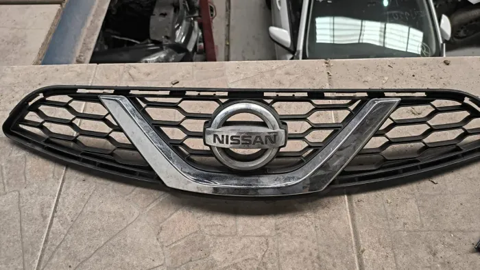 Grade parachoque dianteiro Nissan March 2015 à 2020