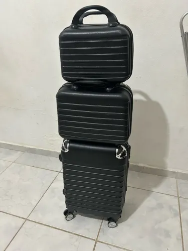 Vendo mala, kit com 3, duas de mão e uma de 10kg