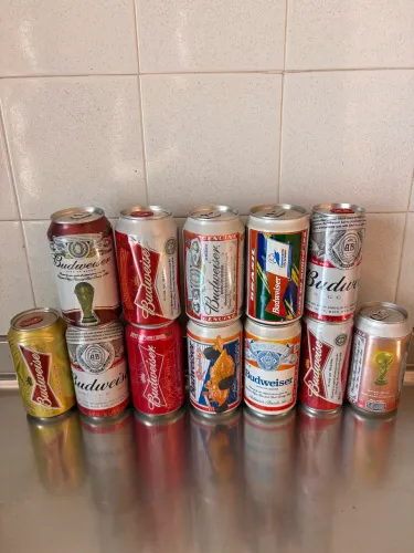 Lote com 12 latas antigas de cerveja Budweiser 