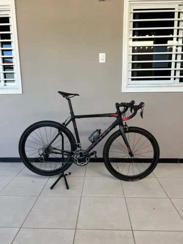 Scott CR1 em carbono com rodas de carbono