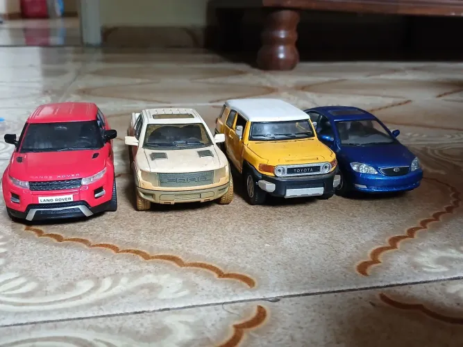 4 miniaturas