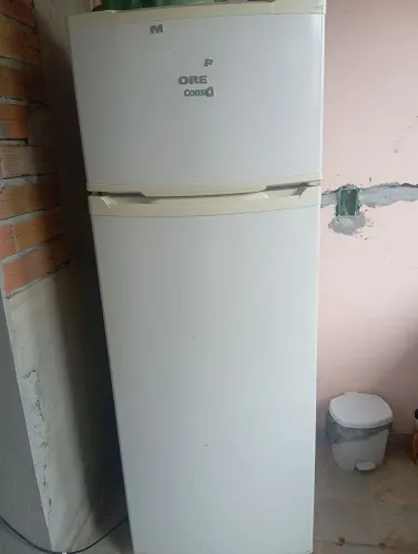 Geladeira usada bom estado de uso .