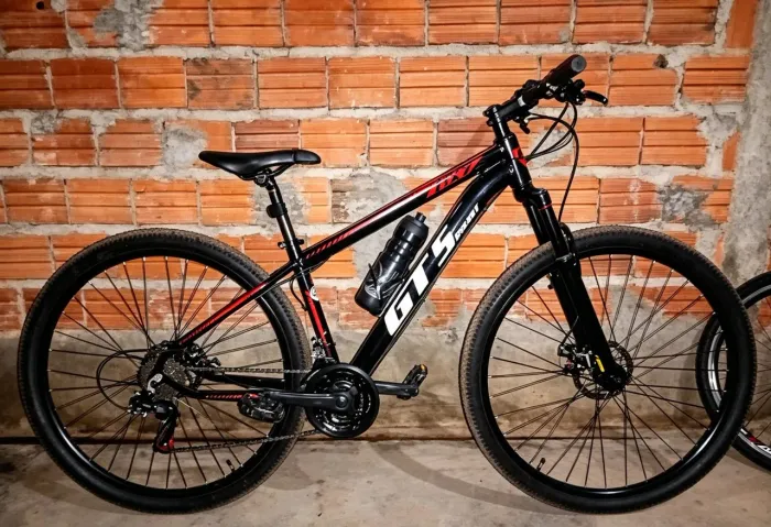 Vendo Mountain Bike GTS Aro 29, bem conservada
