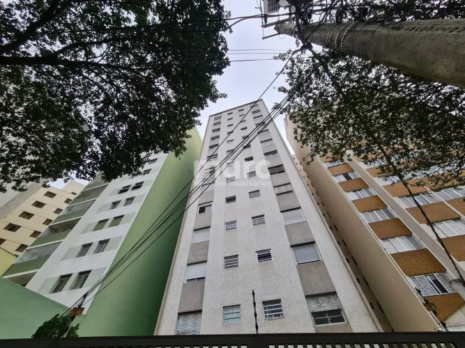 Studio para venda na aclimação, com 01 dormitório, 01 banheiro, cozinha e área de serviço.
