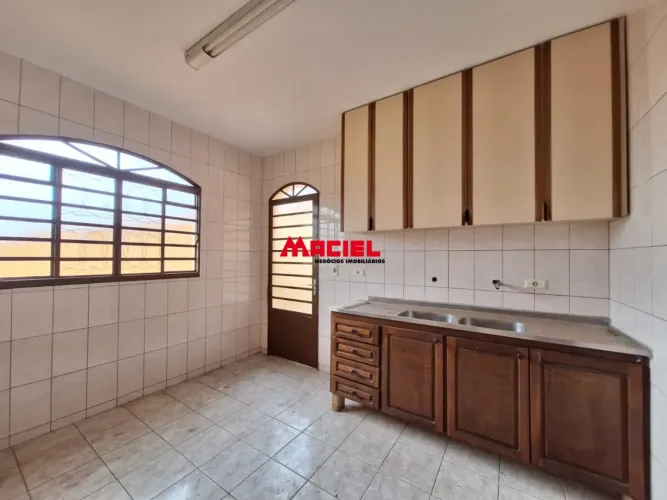 SOBRADO A VENDA PRÓXIMO AO SESI | 3 DORM | SUÍTE | VARANDA E QUINTAL