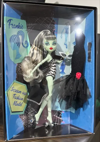 Boneca Monster High Skullector Frankie Barbie - Lacrada