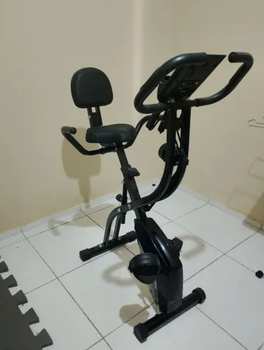 Bicicleta Ergométrica Vertical Dobrável