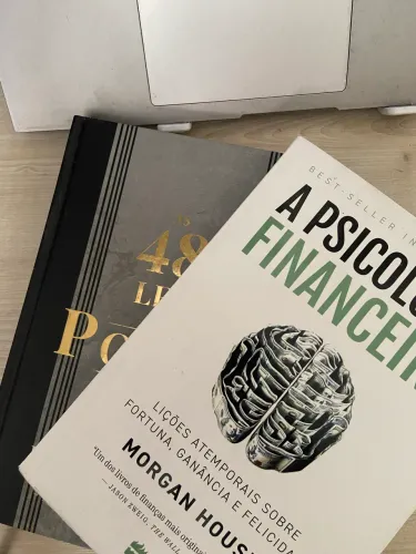 Vendo livros ? 48 leis do poder ? e ? a psicologia financeira ?