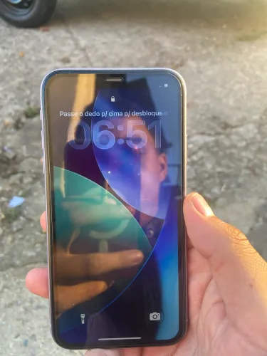 Vendo iPhone 11 zero novo sem detalhe nenhum só pegar e usar