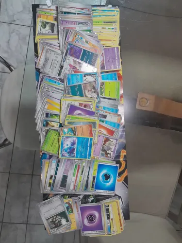 LOTE DE CARTAS POKEMON ORIGINAIS - 592 cartas